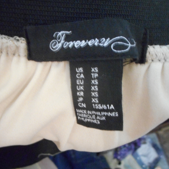 Forever 21 pleated gold lame skirt - Picture 4 of 4